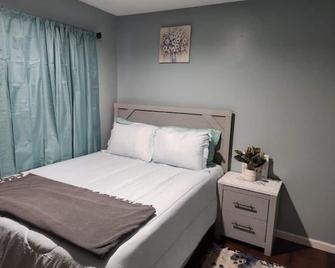 Charming 2 Bedroom Home Away From Home Apartment - West Babylon - Bedroom