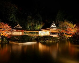 Asaba - Izu - Rakennus