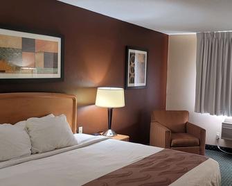 Travelodge by Wyndham Fargo West Acres - Fargo - Bedroom