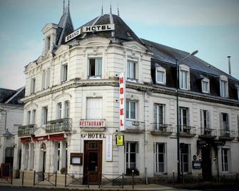 Logis Le Grand Hotel - Montval-sur-Loir - Gebouw