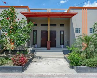 RedDoorz near Taman Makam Pahlawan Tatura - Palu - Bâtiment