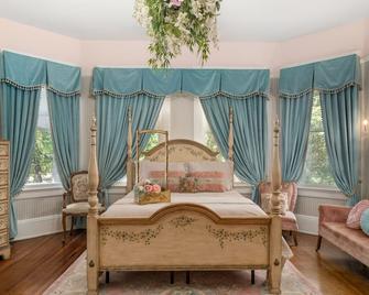 Ross Mansion Bed & Breakfast - Hattiesburg - Bedroom