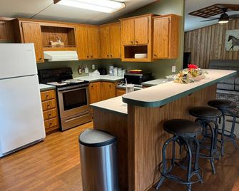 3-bedroom mobile home in lovely Lake Wales with AC, WiFi - Lake Wales - Küche