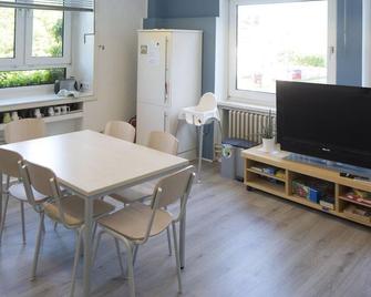 Large Double Room - Flensbed Hostel & Boardinghouse - Flensburgo - Comedor