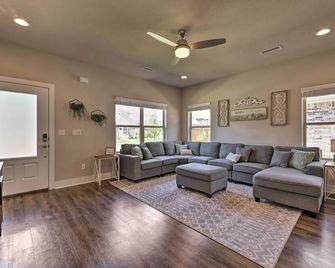 Fayetteville House Pool Access and Gas Grill! - Fayetteville - Sala de estar