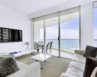 Pacific Views Resort - Main Beach - Sufragerie