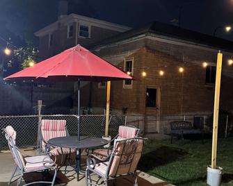 Austin mini apartment/college, near racetrack in Cicero IL, Midway - Cicero - Patio