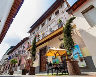 Friends Hotel & Rooftop - Historic Center & Museums - Quito - Edificio