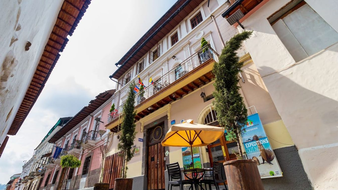 Friends Hotel & Rooftop - Historic Center & Museums