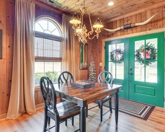 Countryside Cabin Rental about 10 Mi to Wadesboro! - Wadesboro - Comedor