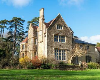 Cleeve House - Melksham - Building