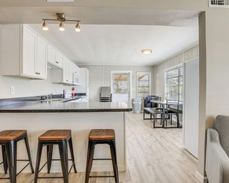 Sun-Soaked Okeechobee Retreat w/ Canal Views! - Okeechobee