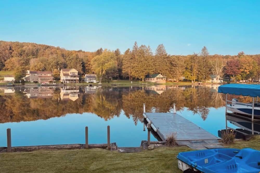 Waterfront Charming 4-bedroom cottage with WiFi, AC in Montrose