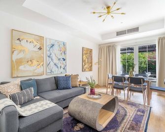 GuestReady - Springs Serenity near Golf Club - Dubai - Living room
