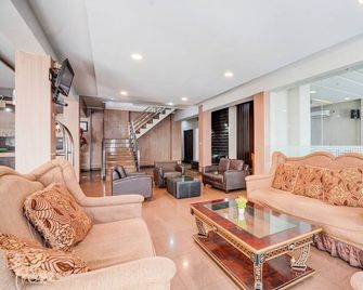 Townhouse Oak Padang Near Rth Imam Bonjol - Padang - Pokój dzienny