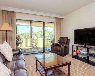 Tranquil Saddlebrook 2br 2ba Condo with Wildlife Views - Zephyrhills - Living room