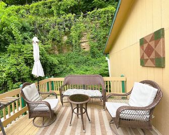 Bluffside Chalet Suite - Mc Gregor - Binnenhof