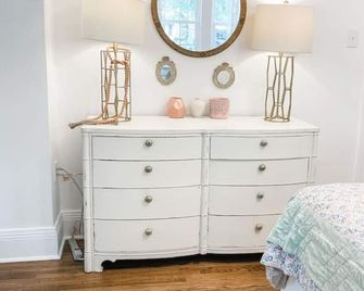 Adorable 1BR Apt. w KING bed 1 m. to square - Columbia
