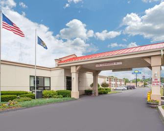 Days Inn by Wyndham Liberty - Liberty - Gebouw