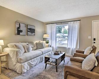 Lovely Vancouver Retreat with Home Gym! - Vancouver - Sala de estar