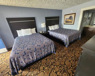 Rodeway Inn - Carthage - Bedroom