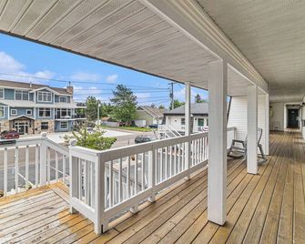 Snyder's Shoreline Inn - Ludington - Balcón