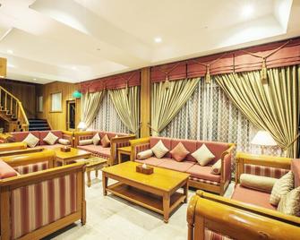 Aye Thar Yar Golf Resort - Taunggyi - Sala de estar