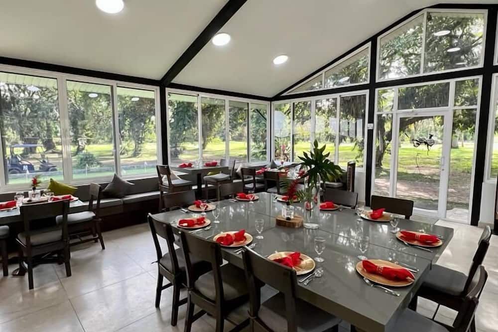 Roaring River Golf & Accommodations - Belmopan - Restaurant