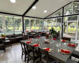 Roaring River Resort - Belmopan - Restaurant