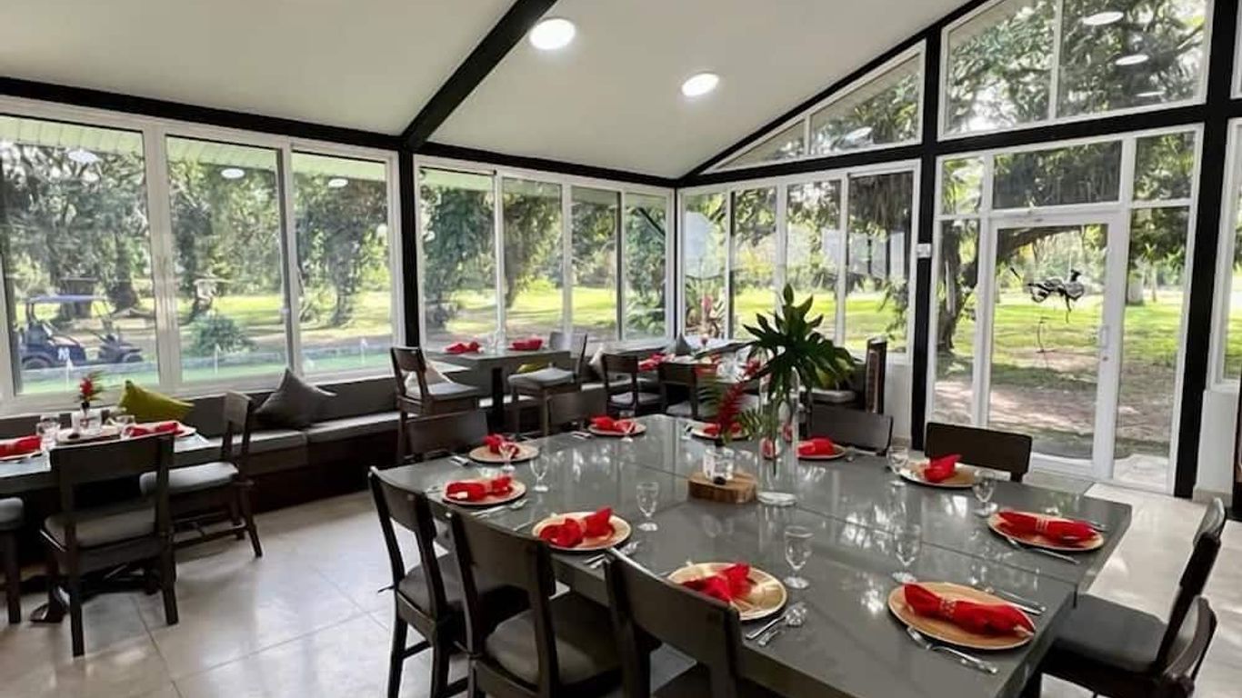 Roaring River Golf & Accommodations