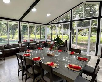 Roaring River Golf & Accommodations - Belmopan - Restaurant