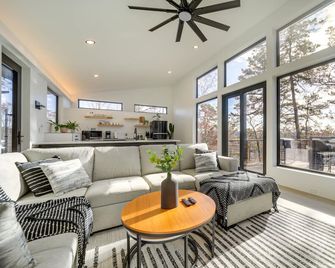 Modern Mountain-View Sanctuary in Pisgah - Pisgah Forest - Living room