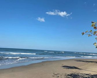 La Casa de la Playa - Oceanfront - Sleeps 11 - Masachapa - Playa
