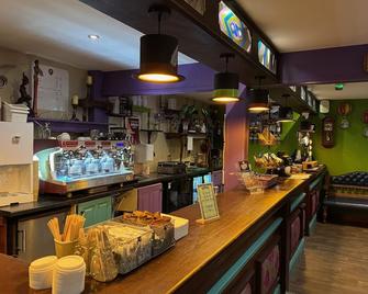 Gulliver's Valley, M1, Jct 31 - Sheffield - Bar