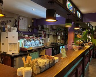 Gulliver's Valley, M1, Jct 31 - Sheffield - Bar
