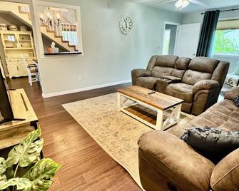 A Getaway House~ Great For Families - Lewiston - Living room