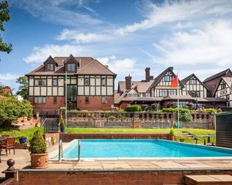 De Rougemont Manor Hotel - Brentwood - Pool