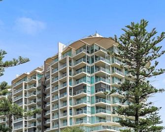 Warm Waves - Beach Pool Home - Glenelg - Budova