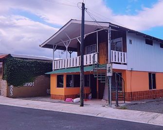 Alpha Arenal - Hostel - La Fortuna - Edificio