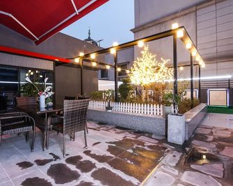 Hound Hotel Sangmu - Gwangju