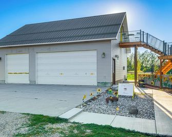 Colorful Sugar City Apartment about 4 Mi to BYU! - Sugar City - Building