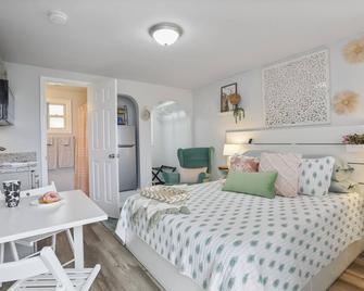 The Knolls - Martinsburg - Schlafzimmer