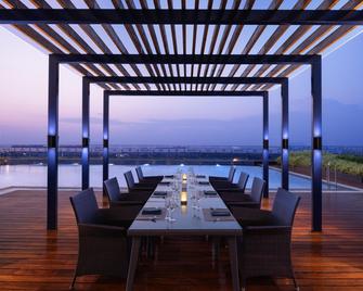 Marriott Executive Apartments Hyderabad - Hyderabad - Restaurant