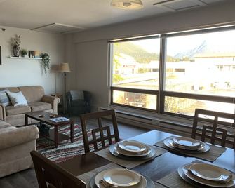 Downtown Apt. 5 w/ Ocean & Mountain Views. - Sitka - Jídelna