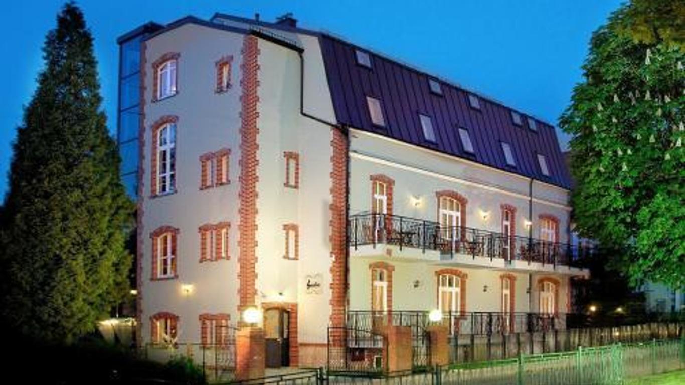 Paria Hotel