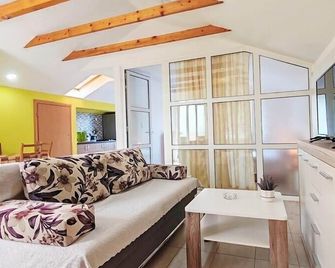 Apartment Pengo - نيوم - غرفة معيشة