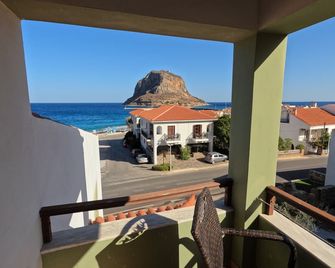 The Flower Of Monemvasia Hotel - Monemvasia - Balcón