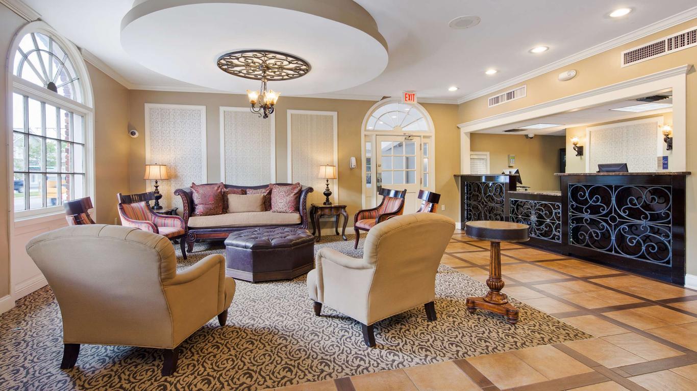 بست ويسترن بلس فرينش كوارتر كورتيارد هوتل