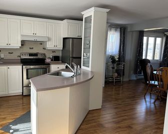 À Fleur de Baie - Baie-Sainte-Catherine - Kitchen