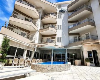 Apartments Del Mar - Petrovac - Building